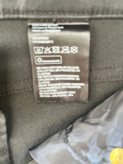 Faux Leather JET BLACK Ladies Slender Ankle Grazer Trousers.  H&M Size 12. Slight Stretch. Dressy With A Satin/sheen Finish. Immaculate Off The Rail Condition.