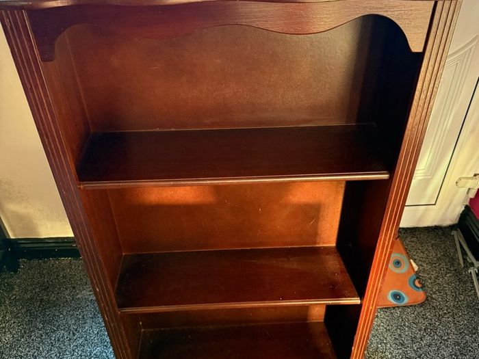 vintage mahogany-style open bookcase/display shelf
