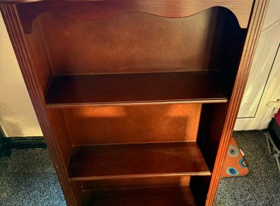 vintage mahogany-style open bookcase/display shelf