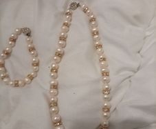 Vintage pearls necklace and bracelet