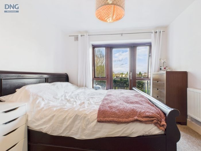 bed frame 7ft x 7ft  emperor. Size .200 euro  quick  sale.