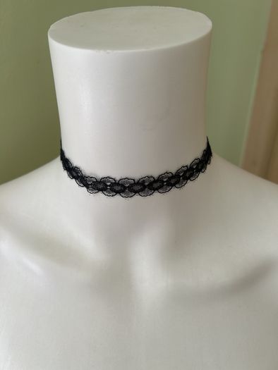 Black lace necklace