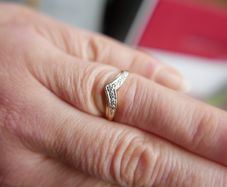 Vintage 9c Gold 375 Diamond Chevron Ring 1,5g