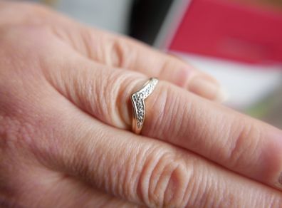 Vintage 9c Gold 375 Diamond Chevron Ring 1,5g