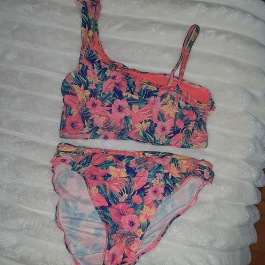 girls swimsuit