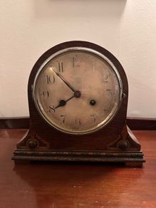 Vintage 1930s 1940s Wooden Mantel clock with key