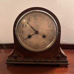 Vintage 1930s 1940s Wooden Mantel clock with key
