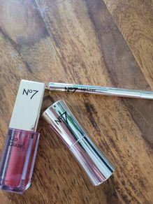 No 7 limited edition lip trio infinity