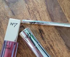 No 7 limited edition lip trio infinity