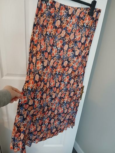 Ladies skirt