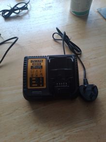 de walt charger