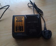 de walt charger