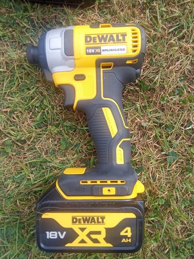 DeWalt 18v 4Ah Impact and Drill (Barely Used)