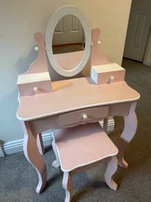 Wooden vanity table