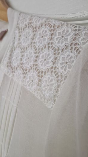 Off white blouse UK12/EU40