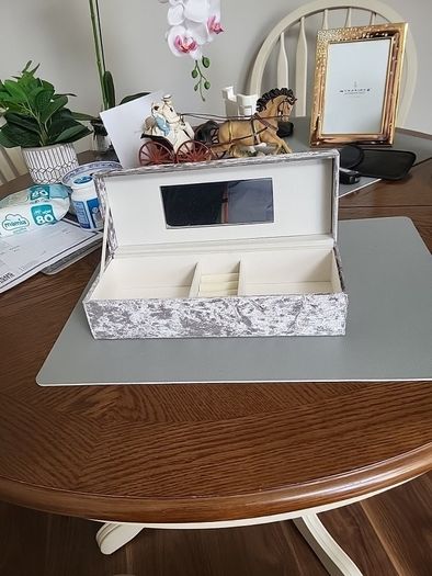 Jewellery box