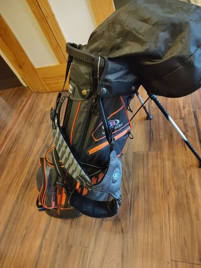 US kids golf ultralight set 4 clubs, right hand. 51". Good condition.