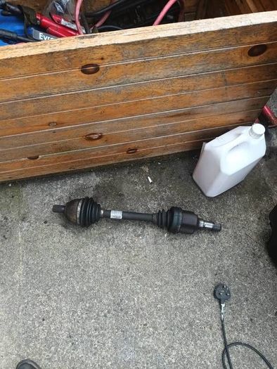 Volvo V50 drive shaft left hand side 2010