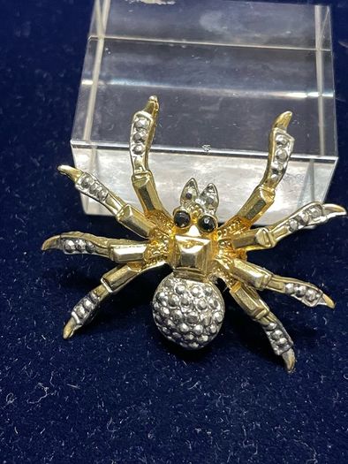 brooch