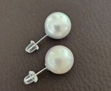 Salt water natural pearl stud earrings