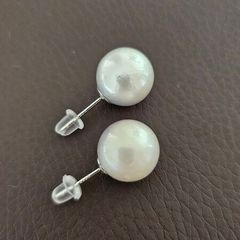 Salt water natural pearl stud earrings
