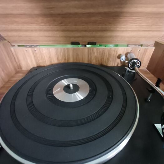 Mega Rare Time Capsule from 1971 Onkyo X1 quadraphonic console system hifi Gold from Japan in Stunning condition this is a statement piece and highly sought-after with the original speakers and hifi cabinet
