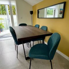 Stylish modern dining set in good condition