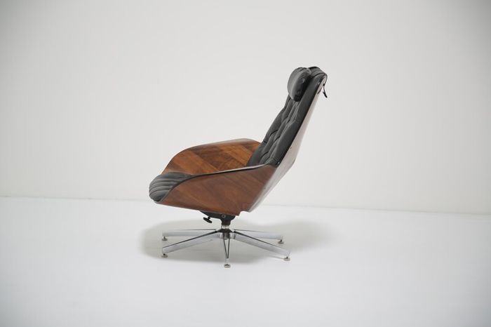 Mid-Century Sculpted Walnut Mr. Chair Lounge Chair by George Mulhauser for Plycraft, 1960s