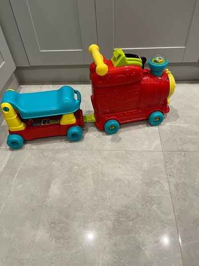kids play train