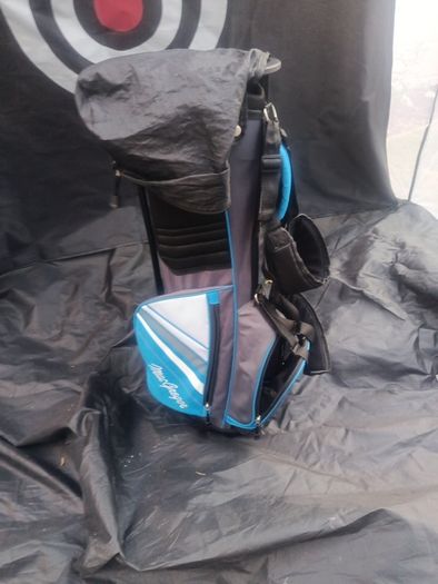 Kids carry golf bag