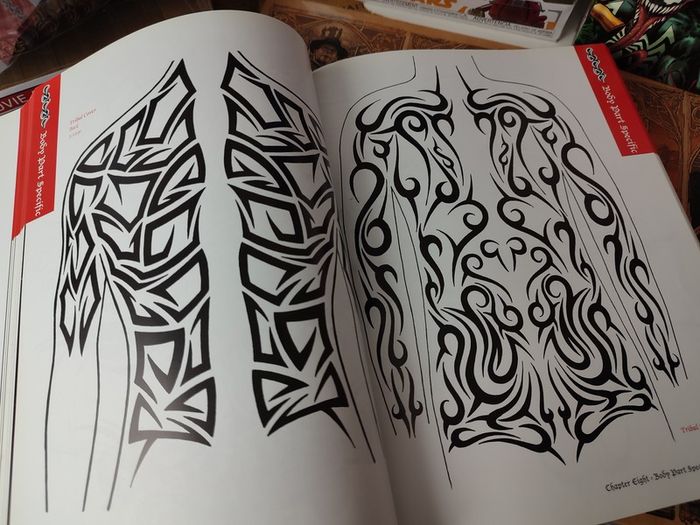 Tattoo Sourcebook: Pick and Choose from Thousands of the Hottest Tattoo Designs ! 520 Pages ! 2009 ! by Harper Collins !