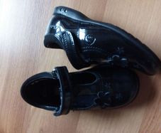 Girls clarks shoes junior 7.5f