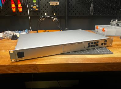 Ubiquiti UniFi Dream Machine Pro (UDM-Pro)