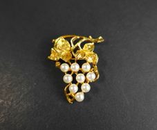 Vintage Napier Grape and Vines Brooch