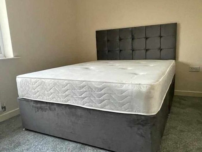 New Stylish Double 4ft, 4ft6, King 5ft And 6ft Superking Sizes Divan Beds Instock. Drawers And Optional Tufted Mattresses Available. Free Delivery