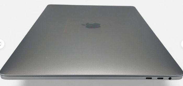 2019 Apple 15" MacBook Pro A1990 Touch Bar Intel i9 9th Gen 32GB RAM 500GB SSD