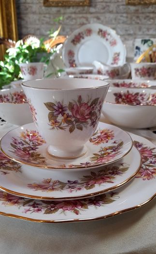 Colclough "Wayside" tea and dinnerware