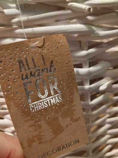 White wicker tree Skirt, new with tags.