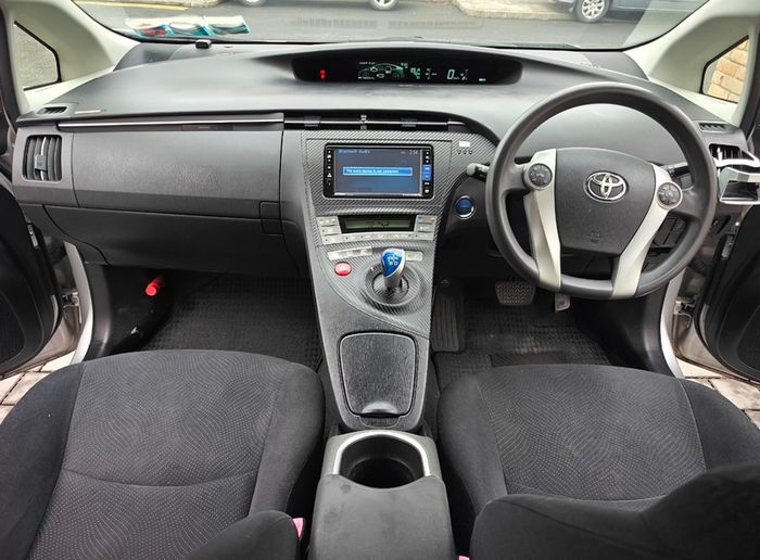 2013 Toyota Prius 1.8 Hybrid - Priced to Sell
