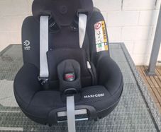 Maxi cosi pebble and pearl car seats