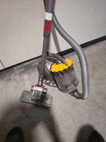 Dyson big ball bagless vaccum