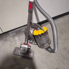 Dyson big ball bagless vaccum