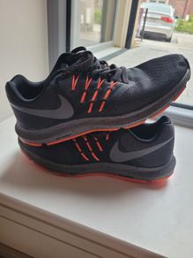 mens nike run swift trainers