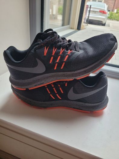 mens nike run swift trainers