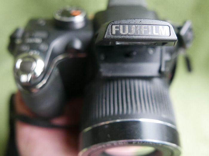 Fuji Fujifilm Finepix S S4000 bridge travel super zoom 30x 24mm wide 14mp camera +SD Card, works well