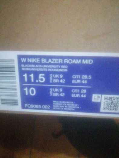black Nike boots