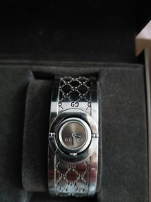 Vintage Gucci twirl watch