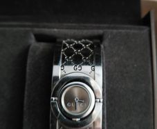 Vintage Gucci twirl watch