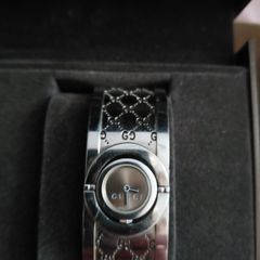 Vintage Gucci twirl watch