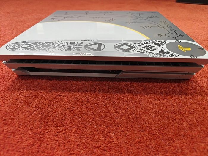 Sony Playstation PS4 Pro Limited Edition GOD OF WAR 1TB